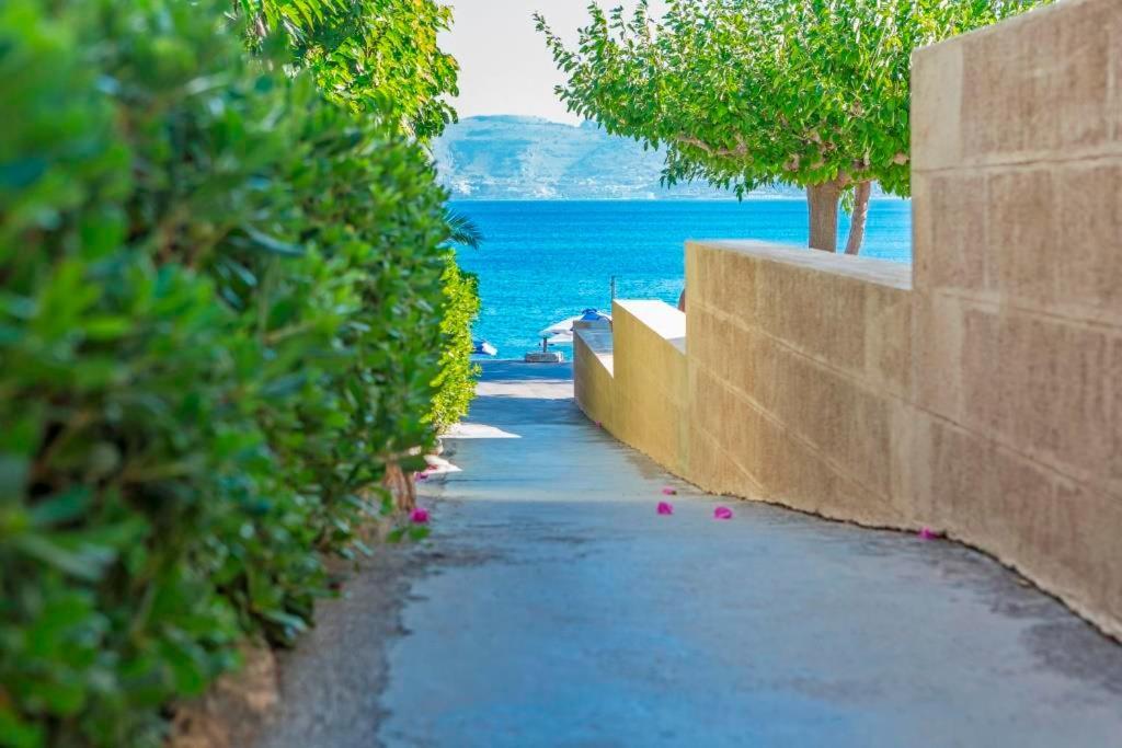 Haraki Mare Studios Beach Front Kültér fotó