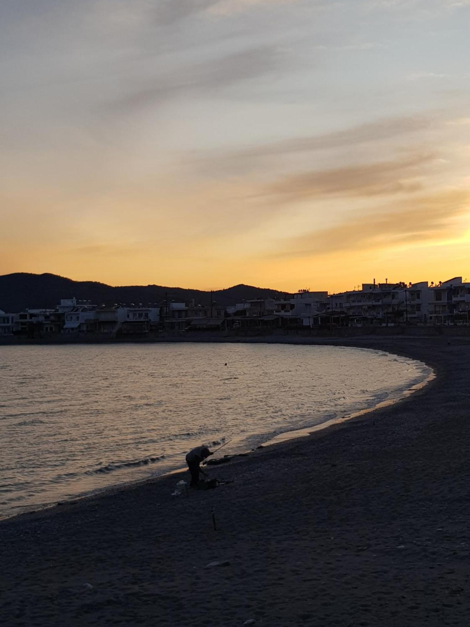 Haraki Mare Studios Beach Front Kültér fotó